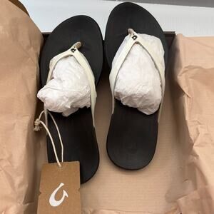 Olukai Womens Ho'Opio Leather Beach Sandal -  Size 7 New in Box!